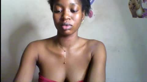 Snapshot of wet_pussy200 chatting on November 7, 2025, 10:21 pm Bella online show from November 7, 2025, 10:21 pm