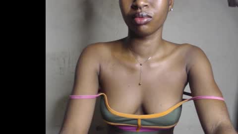 Snapshot of wet_pussy200 chatting on January 7, 2026, 7:16 pm Bella online show from January 7, 2026, 7:16 pm