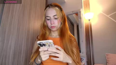 Mia and Dylan online show from November 9, 2025, 4:11 am