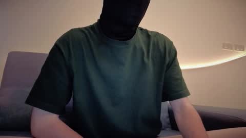 whispero_o online show from October 8, 2025, 9:40 am