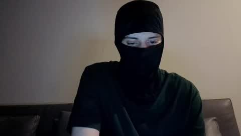 whispero_o online show from October 28, 2025, 5:37 pm