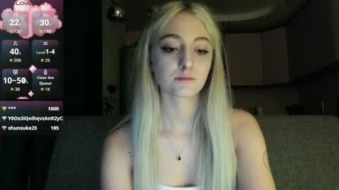 Lina online show from October 13, 2025, 10:32 pm
