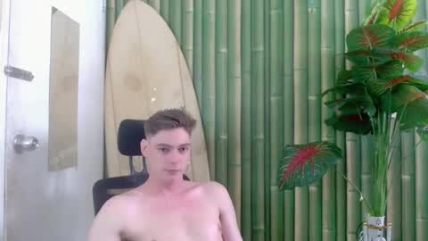 Snapshot of whiteboyinasia chatting on November 7, 2025, 5:07 am Christian online show from November 7, 2025, 5:07 am