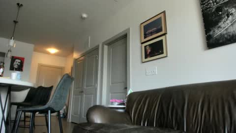 just  str8 stud nut  1000 online show from October 8, 2025, 6:49 pm