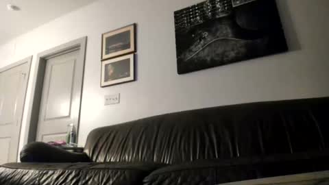 just  str8 stud nut  1000 online show from November 9, 2025, 9:18 am