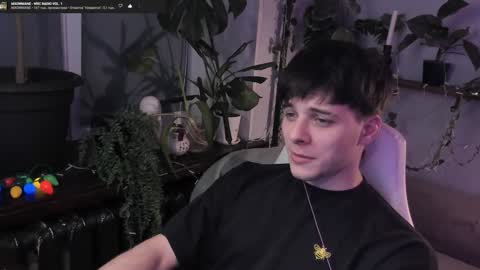 Gus online show from December 24, 2024, 6:28 pm