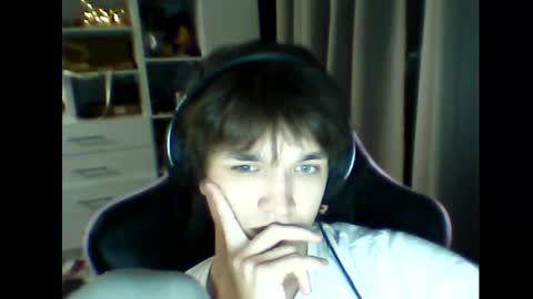 whitekingg online show from December 16, 2025, 6:24 pm