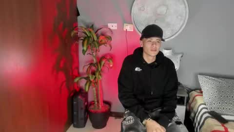 whiteman_0 online show from October 14, 2025, 2:34 am