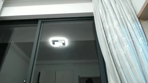 whitenightandqueen online show from April 5, 2026, 12:19 am