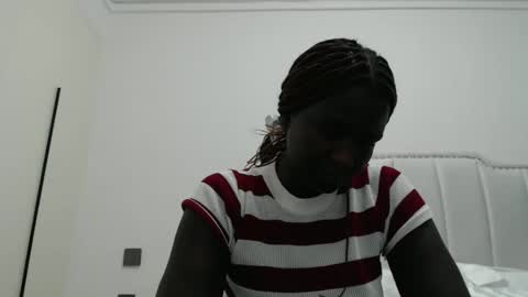 whitenightandqueen online show from April 14, 2026, 8:59 pm