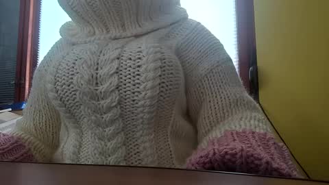 whitesweater online show from September 23, 2025, 6:16 am