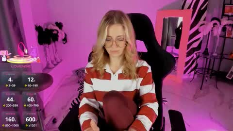 Snapshot of whitneypunnch chatting on February 25, 2026, 2:59 pm whitneypunnch online show from February 25, 2026, 2:59 pm