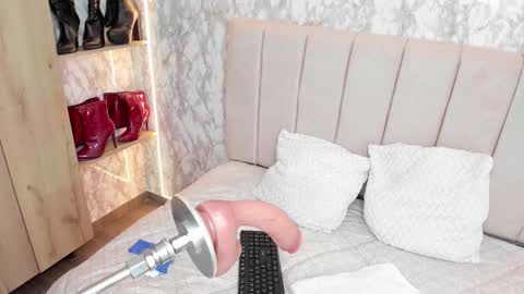 whitneyyfox online show from September 22, 2025, 11:07 pm