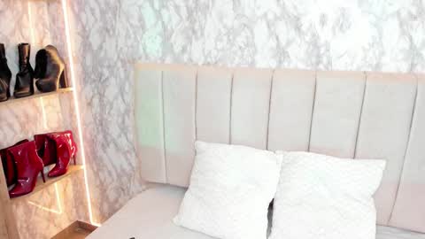 whitneyyfox online show from September 28, 2025, 12:27 am