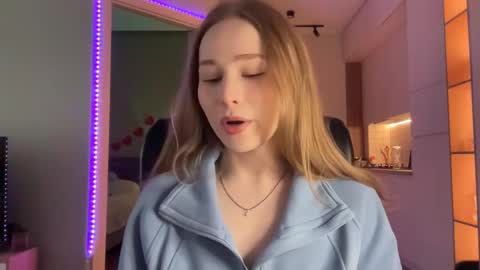 Alisa online show from December 8, 2024, 6:33 am