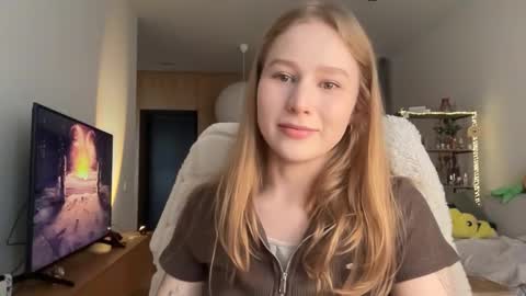 Alisa online show from September 19, 2025, 7:32 am