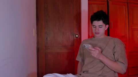 whos_he online show from January 6, 2026, 7:39 pm