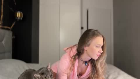 Alice online show from November 23, 2025, 3:56 pm