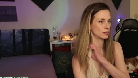 Snapshot of widthofapeach chatting on November 14, 2025, 1:37 am Gretchen Jimmy online show from November 14, 2025, 1:37 am