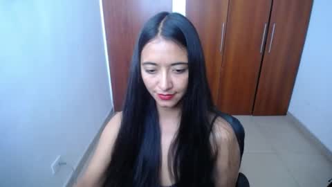 Ilauren online show from January 7, 2025, 2:41 pm