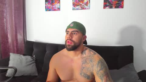 Snapshot of wild_couplesex1 chatting on January 30, 2025, 3:19 pm Devon and Chloe online show from January 30, 2025, 3:19 pm