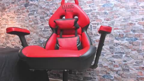wild_firee_ online show from May 18, 2026, 8:47 pm