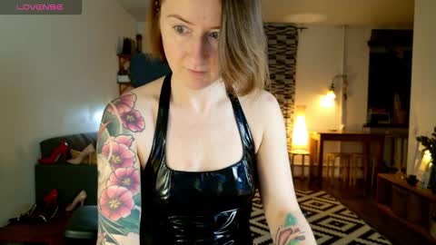 wild_peony online show from November 16, 2025, 2:33 pm