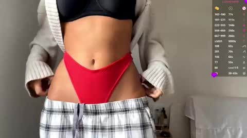 Mia online show from October 19, 2025, 7:09 am