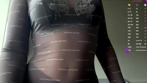 Mia online show from December 19, 2025, 8:21 am