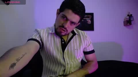 Snapshot of william_steel_ chatting on June 25, 2026, 11:37 am William Steel online show from June 25, 2026, 11:37 am