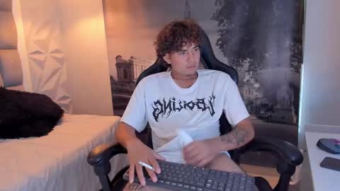 wilo__x online show from February 18, 2025, 2:16 pm