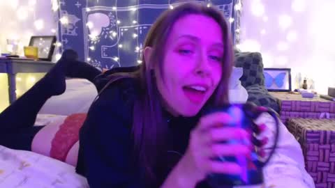 Eevie online show from December 7, 2024, 1:36 am