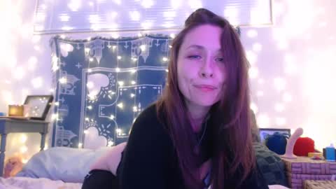 Eevie online show from December 20, 2024, 1:58 am