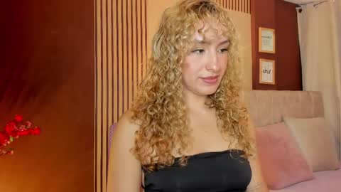 Snapshot of wini_fer chatting on April 14, 2026, 2:01 pm Wini Fer online show from April 14, 2026, 2:01 pm