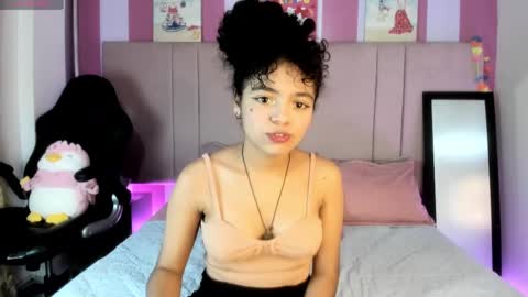  Winnifer Gonzalez  online show from March 12, 2025, 3:35 am