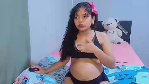  Winnifer Gonzalez  online show from September 12, 2025, 4:01 am