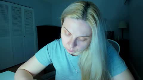 Snapshot of winter_miracle chatting on May 13, 2026, 3:59 am Winter Miracle online show from May 13, 2026, 3:59 am