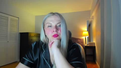 Snapshot of winter_miracle chatting on June 18, 2026, 5:41 am Winter Miracle online show from June 18, 2026, 5:41 am
