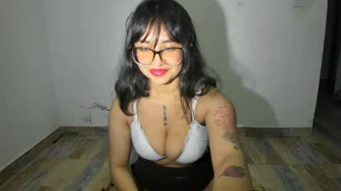 Snapshot of witch_3333 chatting on June 17, 2026, 5:21 am witch_3333 online show from June 17, 2026, 5:21 am