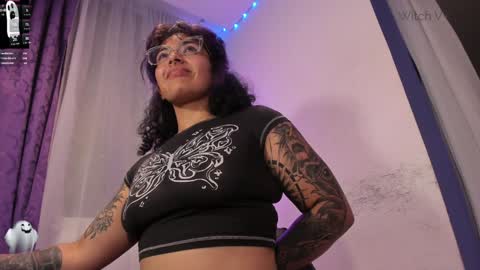     Luna Violeta  A r t i s t  online show from January 3, 2025, 5:39 am