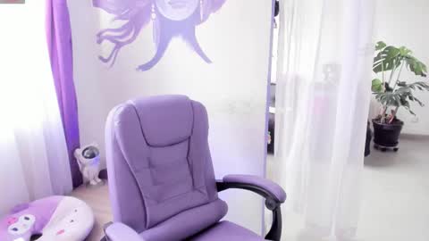     Luna Violeta  A r t i s t  online show from October 20, 2025, 8:31 pm