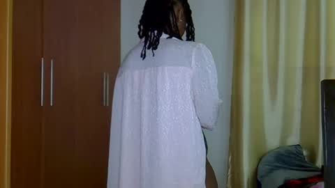 Snapshot of wizzia_khalifa chatting on March 10, 2025, 1:21 pm girlie o online show from March 10, 2025, 1:21 pm