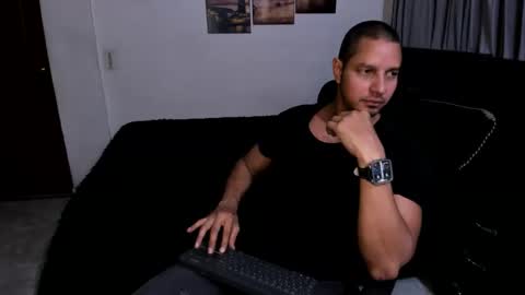 Magnus Dark independent model online show from November 22, 2025, 4:11 am