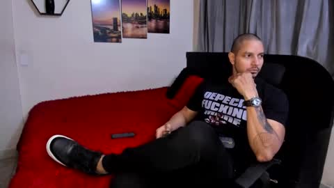 Magnus Dark independent model online show from April 6, 2026, 4:46 am