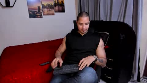 Magnus Dark independent model online show from April 16, 2026, 3:29 am