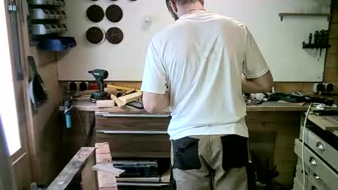 Snapshot of wolf021221 chatting on September 15, 2025, 11:21 am wolf021221 online show from September 15, 2025, 11:21 am