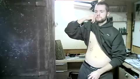 Snapshot of wolf021221 chatting on October 25, 2025, 3:18 pm wolf021221 online show from October 25, 2025, 3:18 pm