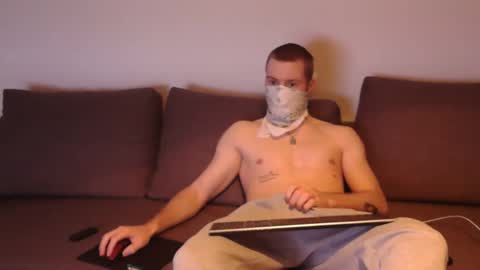 Snapshot of wolf021221 chatting on April 4, 2026, 11:51 am wolf021221 online show from April 4, 2026, 11:51 am