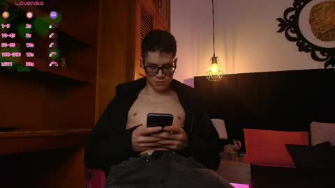  W O L F  online show from April 4, 2026, 11:29 am