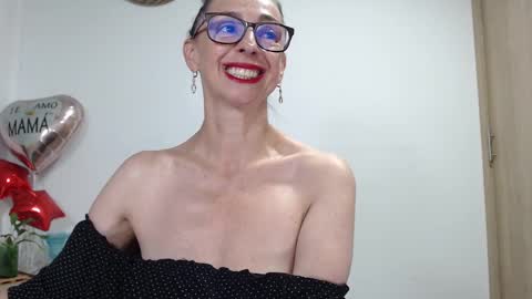 Snapshot of womanhornyx chatting on March 9, 2025, 5:17 pm Womanhornyx online show from March 9, 2025, 5:17 pm
